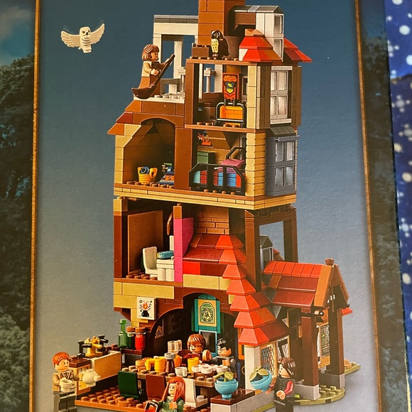 NIB Lego 75980 Harry Potter Attack at the Burrow - Picture 3 of 4